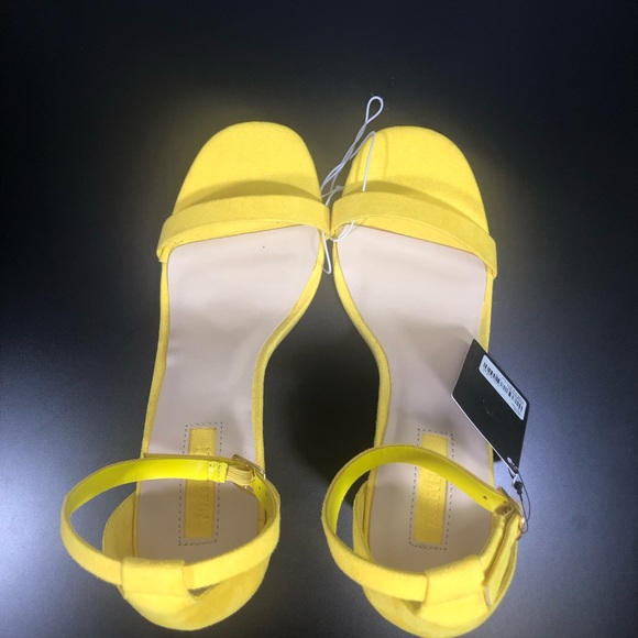 BRAND NEW Strapped Block Heels - Picture 4 of 6